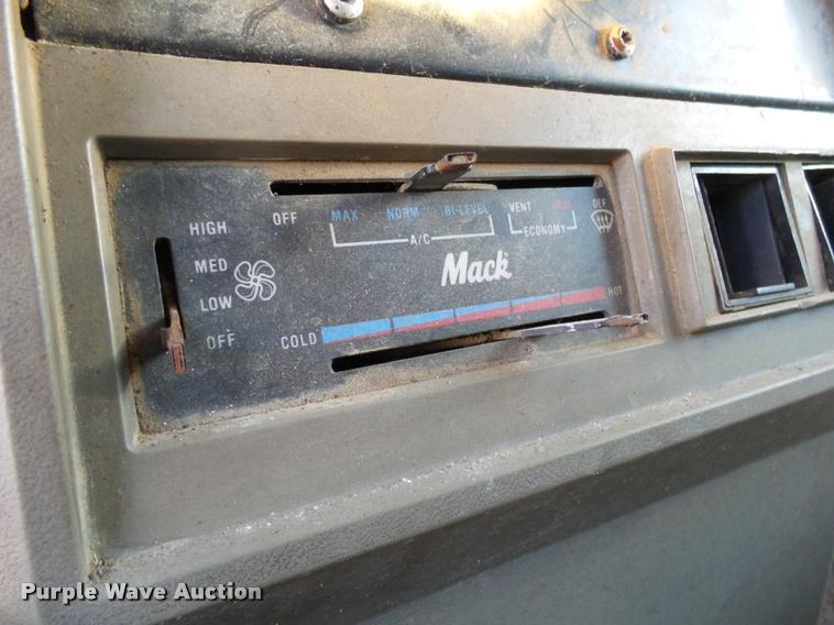 image for item K1111 1993 Mack CH613 tender truck