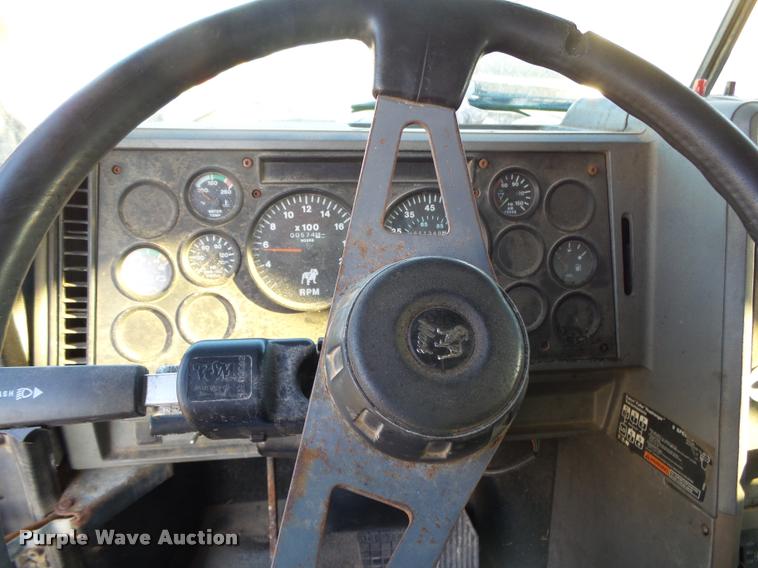 image for item K1111 1993 Mack CH613 tender truck