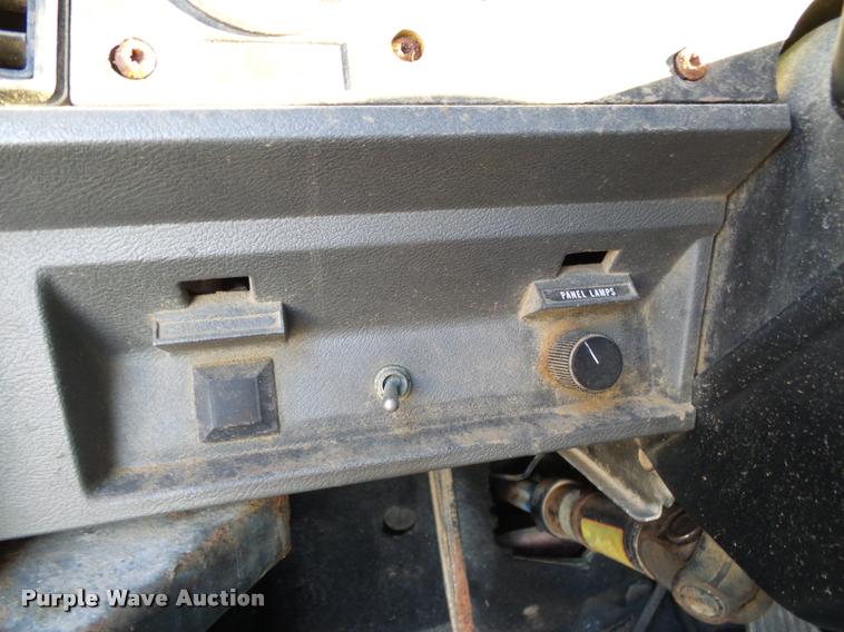 image for item K1111 1993 Mack CH613 tender truck