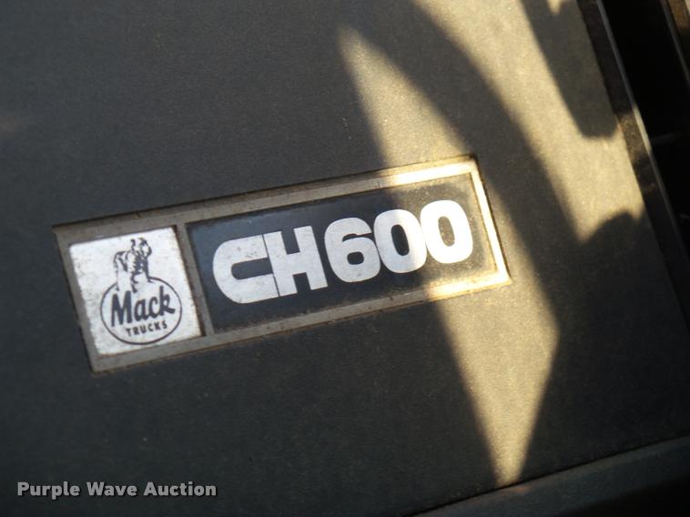 image for item K1111 1993 Mack CH613 tender truck