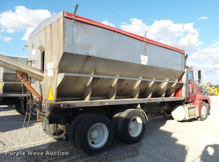 image for item K1112 1994 Freightliner FLD11264ST tender truck