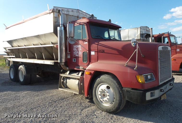 image for item K1112 1994 Freightliner FLD11264ST tender truck