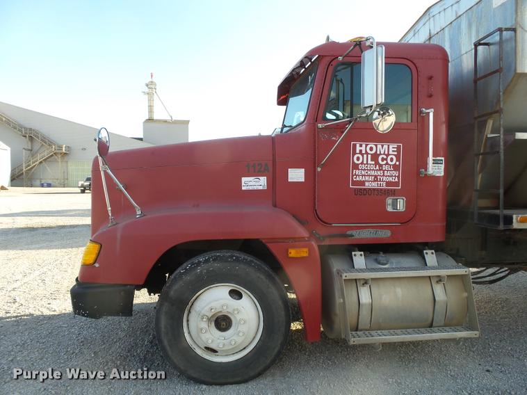 image for item K1112 1994 Freightliner FLD11264ST tender truck