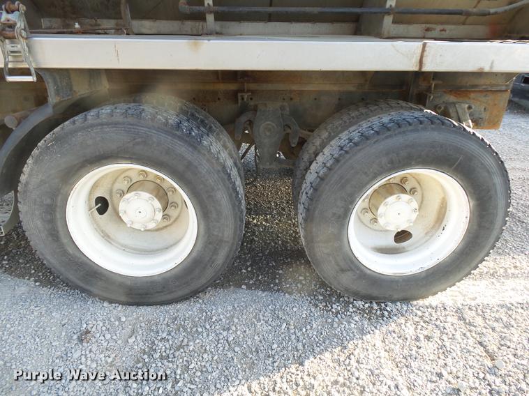 image for item K1112 1994 Freightliner FLD11264ST tender truck