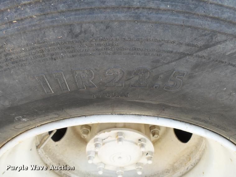 image for item K1112 1994 Freightliner FLD11264ST tender truck