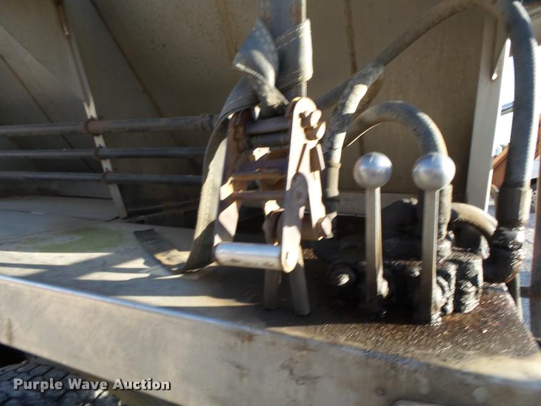 image for item K1112 1994 Freightliner FLD11264ST tender truck