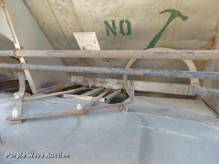 image for item K1112 1994 Freightliner FLD11264ST tender truck