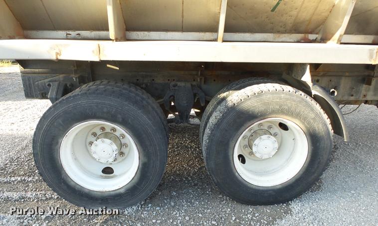 image for item K1112 1994 Freightliner FLD11264ST tender truck