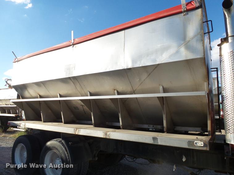 image for item K1112 1994 Freightliner FLD11264ST tender truck