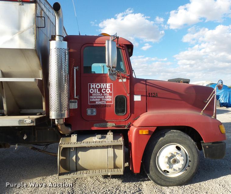 image for item K1112 1994 Freightliner FLD11264ST tender truck