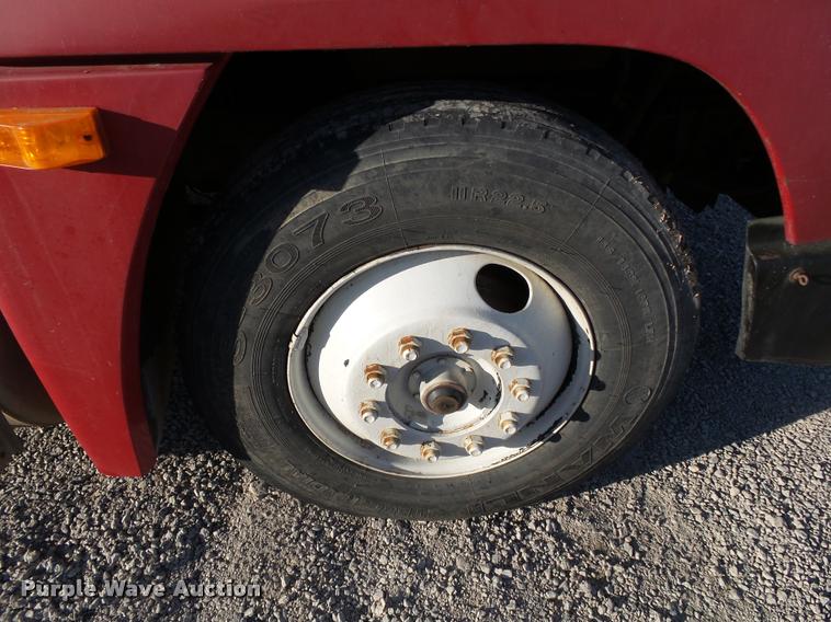 image for item K1112 1994 Freightliner FLD11264ST tender truck