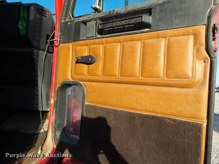 image for item K1112 1994 Freightliner FLD11264ST tender truck