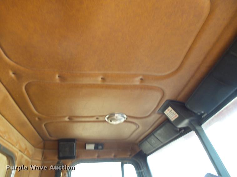 image for item K1112 1994 Freightliner FLD11264ST tender truck