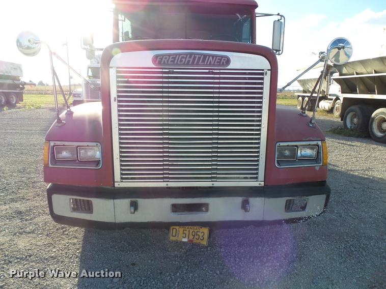image for item K1112 1994 Freightliner FLD11264ST tender truck