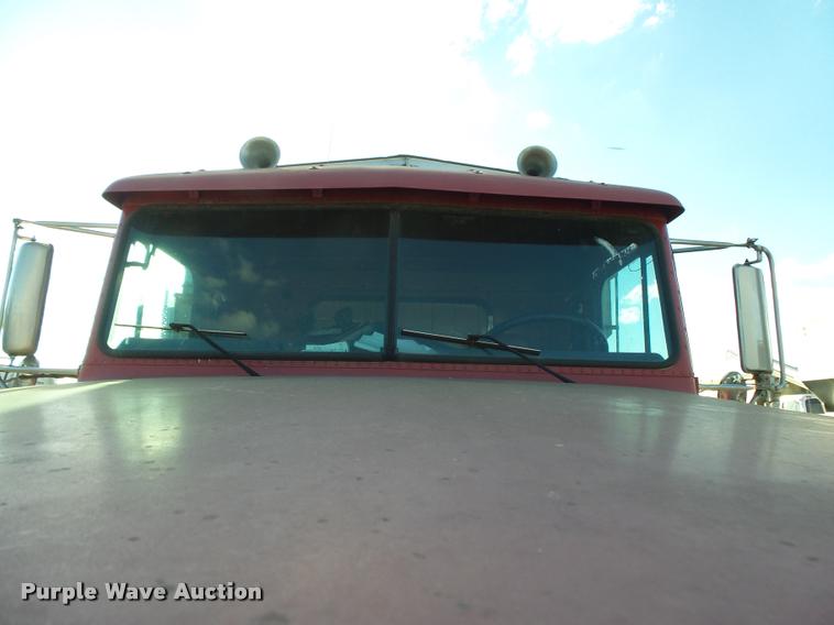 image for item K1112 1994 Freightliner FLD11264ST tender truck