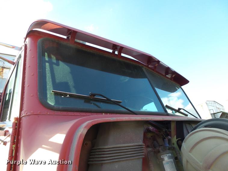 image for item K1112 1994 Freightliner FLD11264ST tender truck