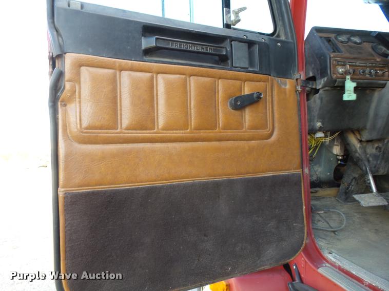 image for item K1112 1994 Freightliner FLD11264ST tender truck