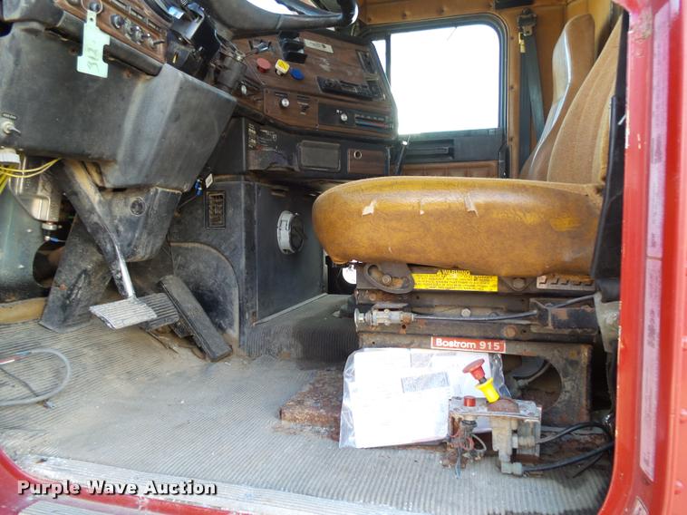 image for item K1112 1994 Freightliner FLD11264ST tender truck