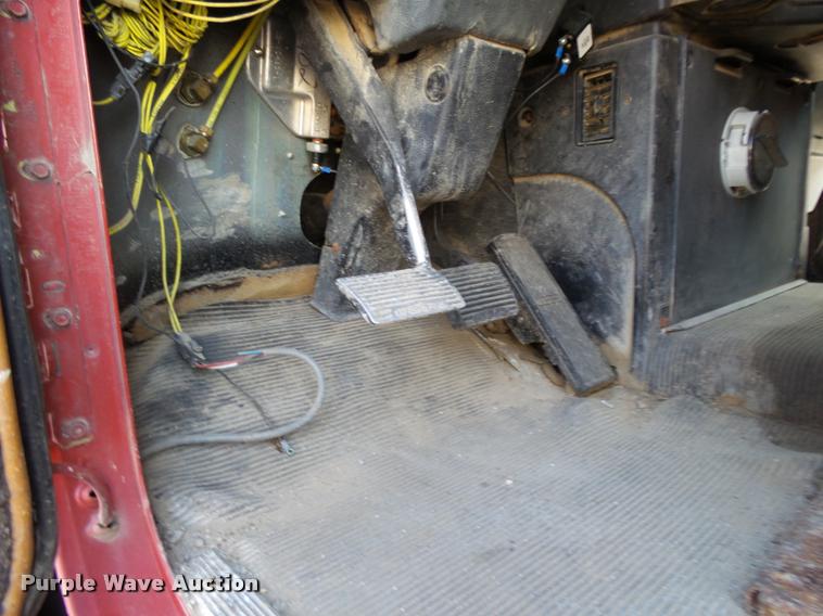 image for item K1112 1994 Freightliner FLD11264ST tender truck