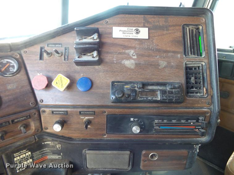 image for item K1112 1994 Freightliner FLD11264ST tender truck