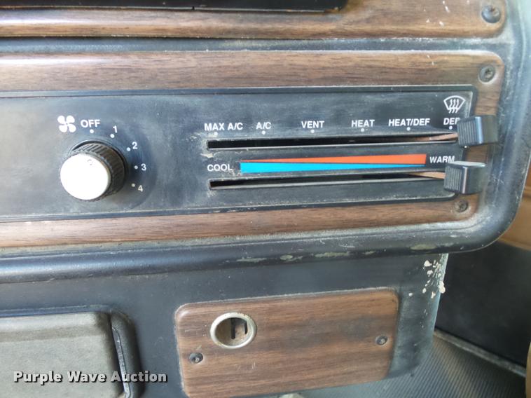 image for item K1112 1994 Freightliner FLD11264ST tender truck