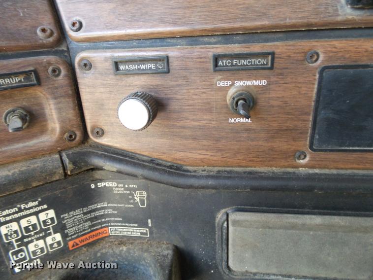 image for item K1112 1994 Freightliner FLD11264ST tender truck