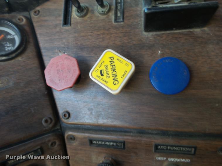 image for item K1112 1994 Freightliner FLD11264ST tender truck