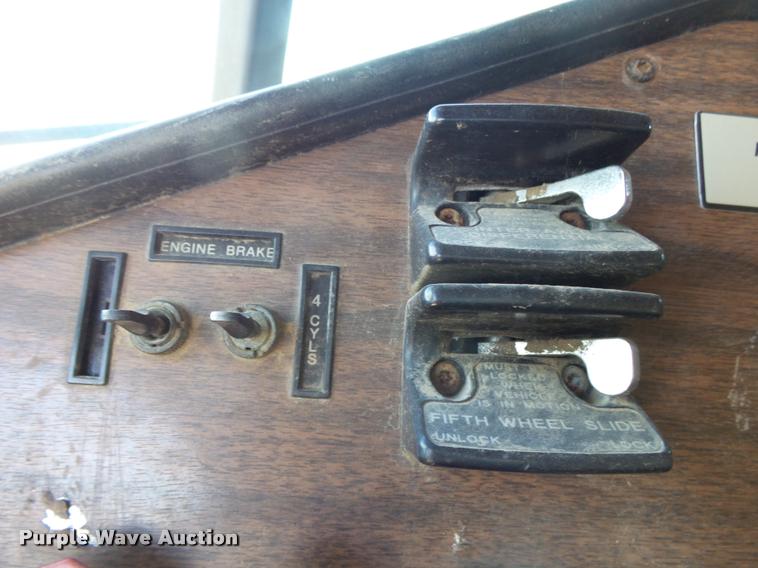 image for item K1112 1994 Freightliner FLD11264ST tender truck