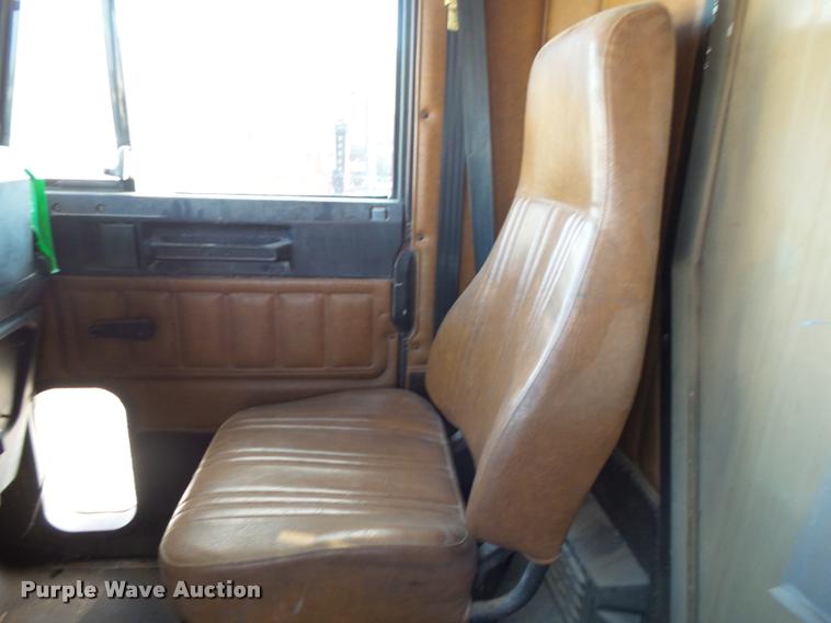 image for item K1112 1994 Freightliner FLD11264ST tender truck