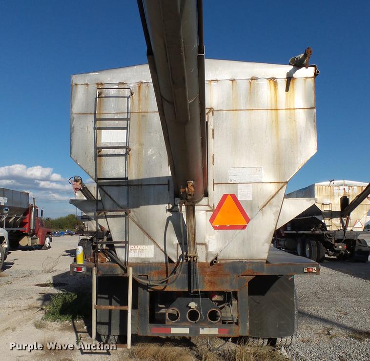 image for item K1113 2000 Freightliner FLD11264ST tender truck