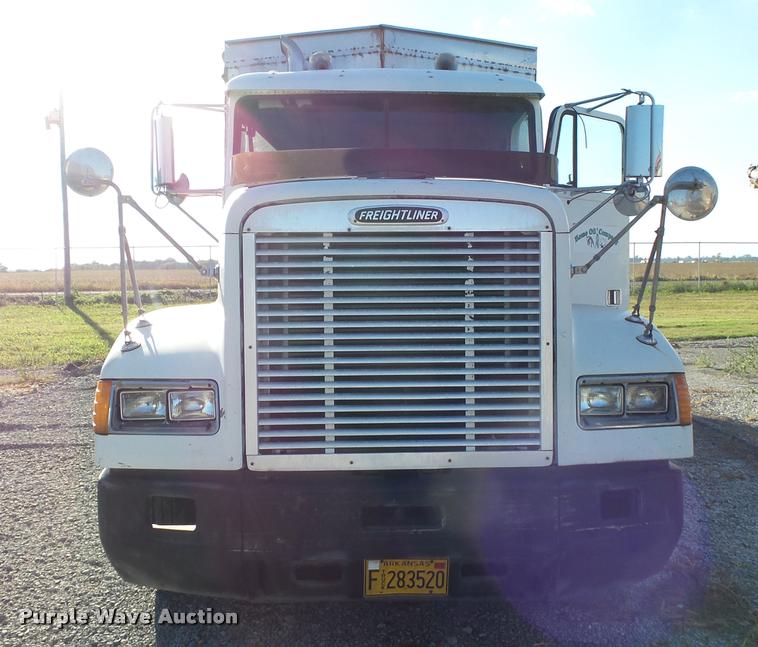 image for item K1113 2000 Freightliner FLD11264ST tender truck