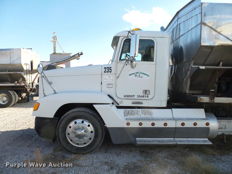 image for item K1113 2000 Freightliner FLD11264ST tender truck