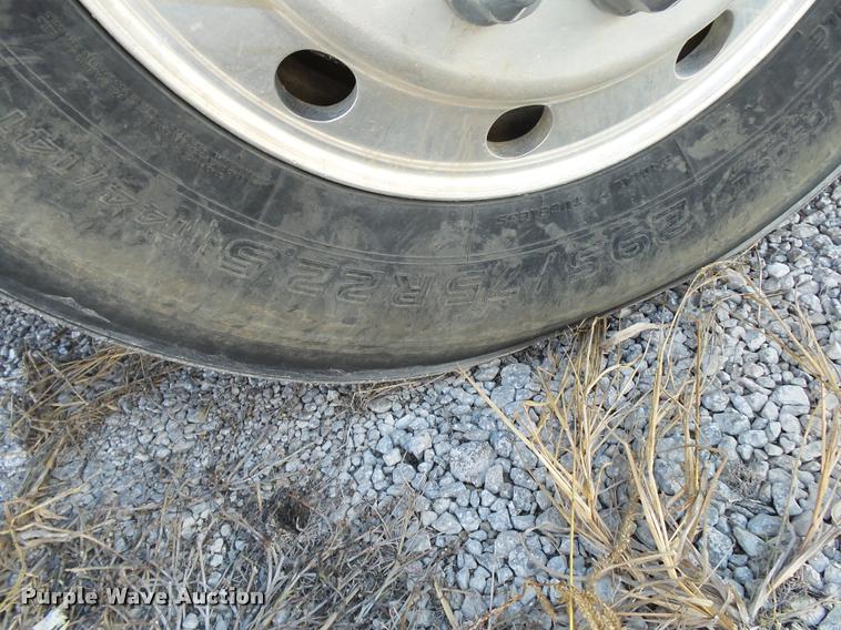 image for item K1113 2000 Freightliner FLD11264ST tender truck