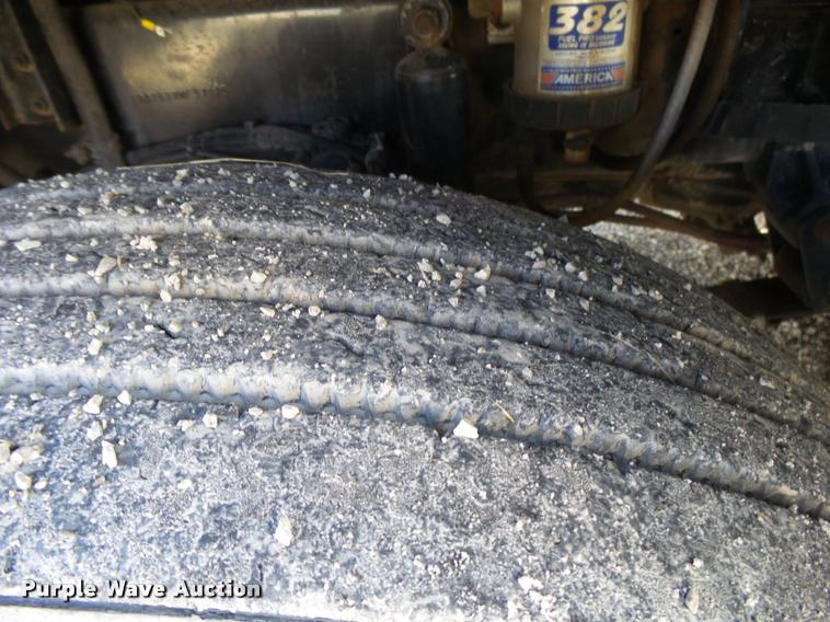 image for item K1113 2000 Freightliner FLD11264ST tender truck