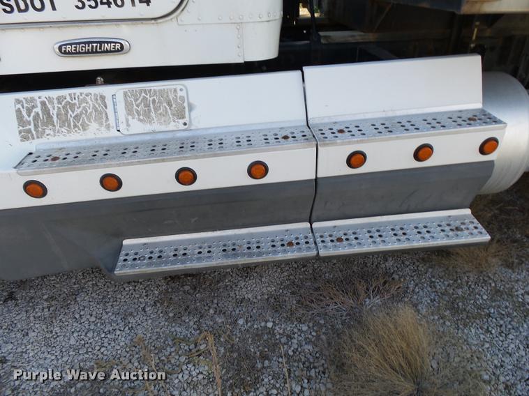 image for item K1113 2000 Freightliner FLD11264ST tender truck