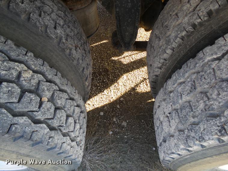 image for item K1113 2000 Freightliner FLD11264ST tender truck