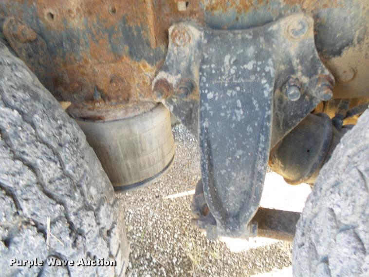 image for item K1113 2000 Freightliner FLD11264ST tender truck