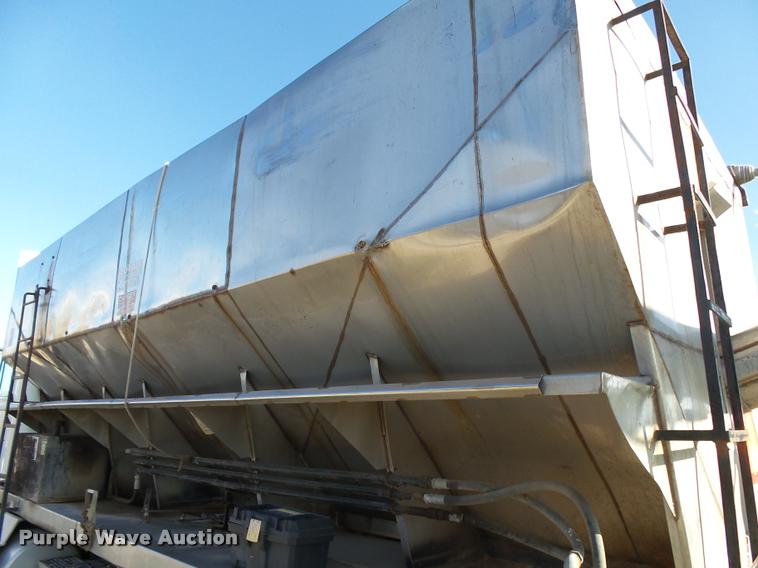 image for item K1113 2000 Freightliner FLD11264ST tender truck