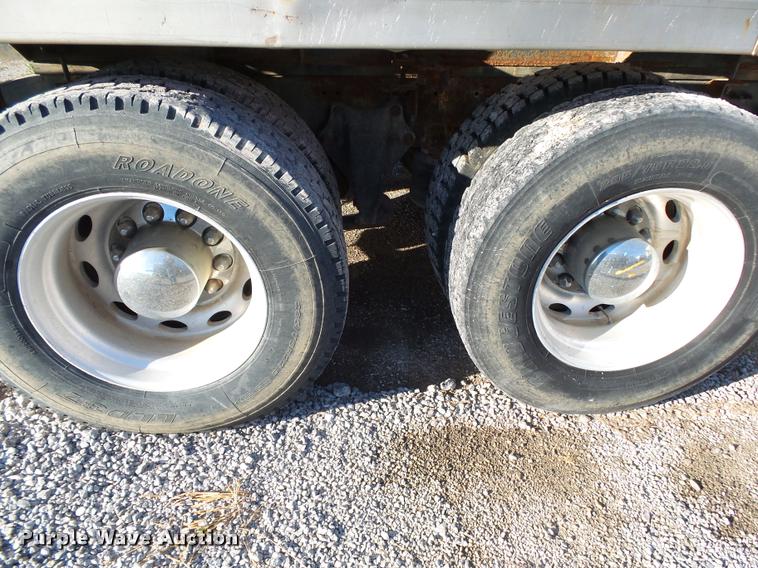 image for item K1113 2000 Freightliner FLD11264ST tender truck