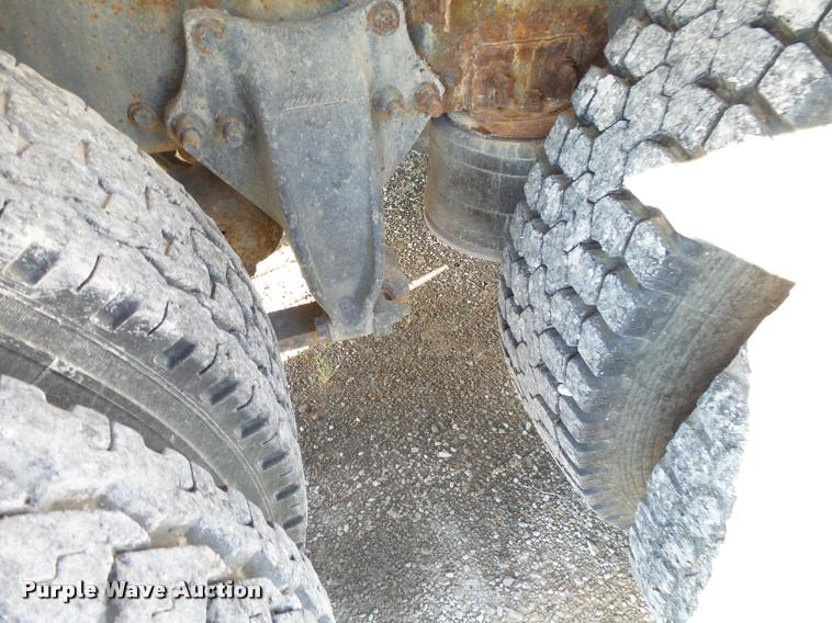 image for item K1113 2000 Freightliner FLD11264ST tender truck