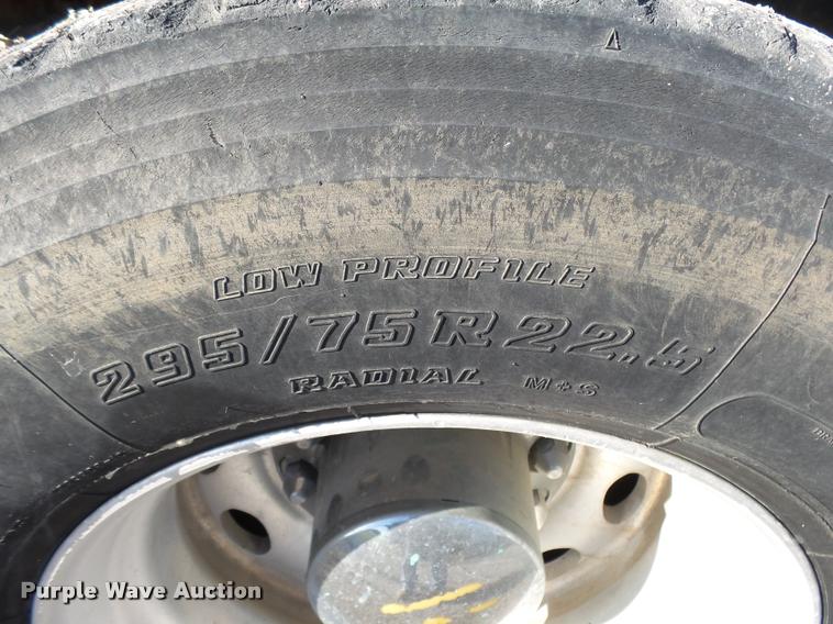 image for item K1113 2000 Freightliner FLD11264ST tender truck