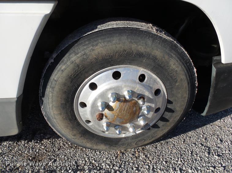 image for item K1113 2000 Freightliner FLD11264ST tender truck