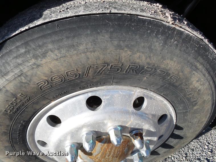 image for item K1113 2000 Freightliner FLD11264ST tender truck