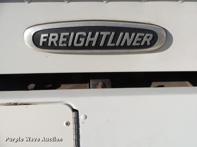 image for item K1113 2000 Freightliner FLD11264ST tender truck