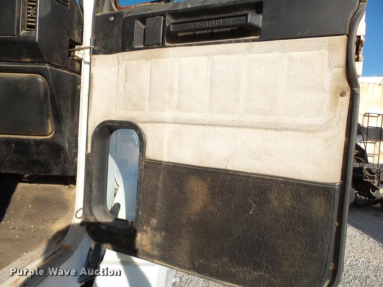 image for item K1113 2000 Freightliner FLD11264ST tender truck