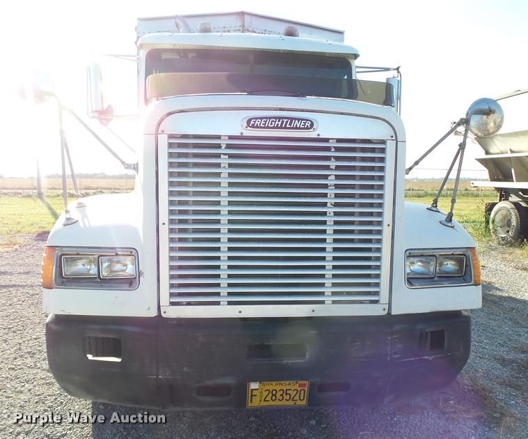 image for item K1113 2000 Freightliner FLD11264ST tender truck