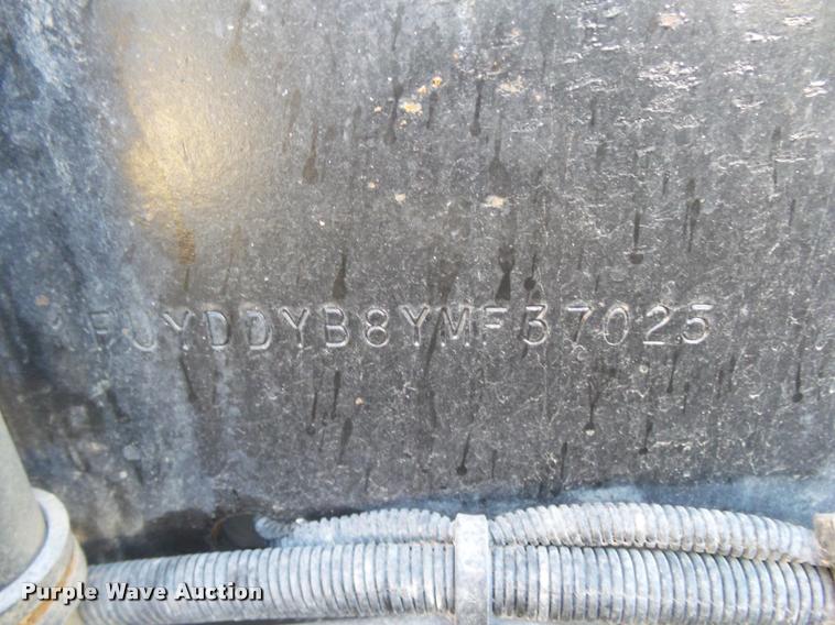 image for item K1113 2000 Freightliner FLD11264ST tender truck