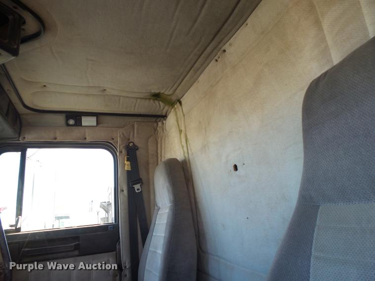 image for item K1113 2000 Freightliner FLD11264ST tender truck