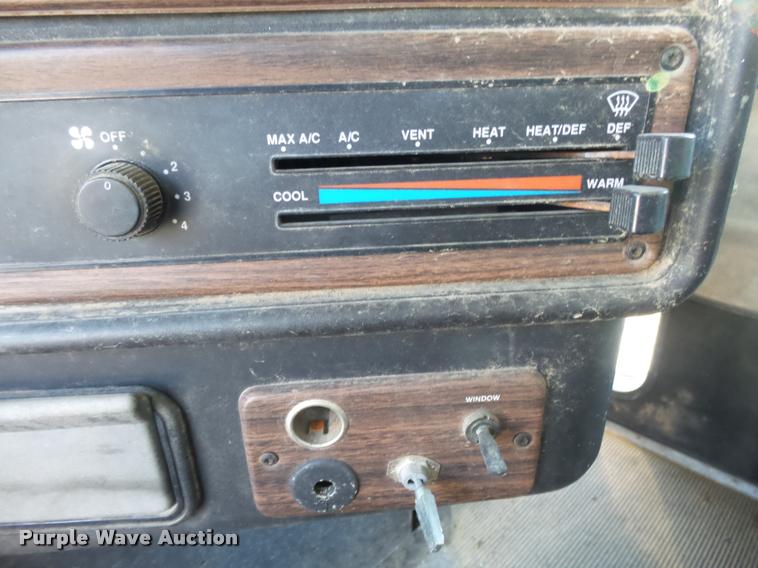 image for item K1113 2000 Freightliner FLD11264ST tender truck