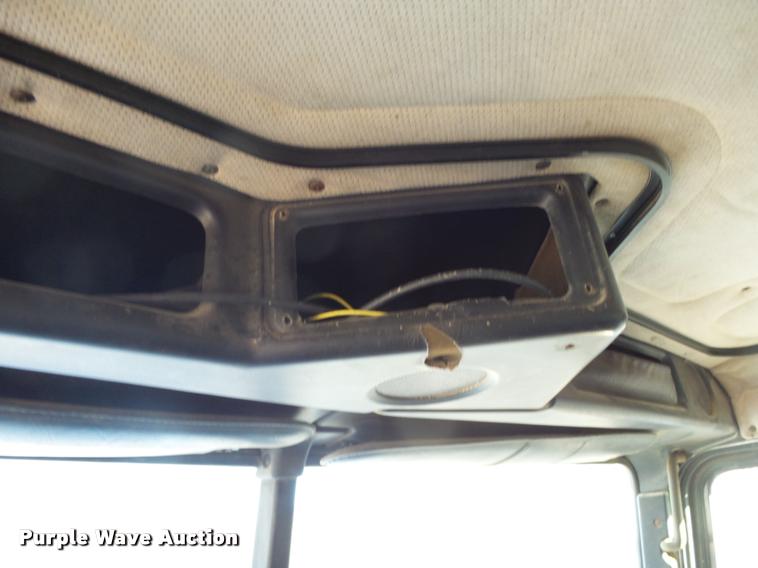 image for item K1113 2000 Freightliner FLD11264ST tender truck